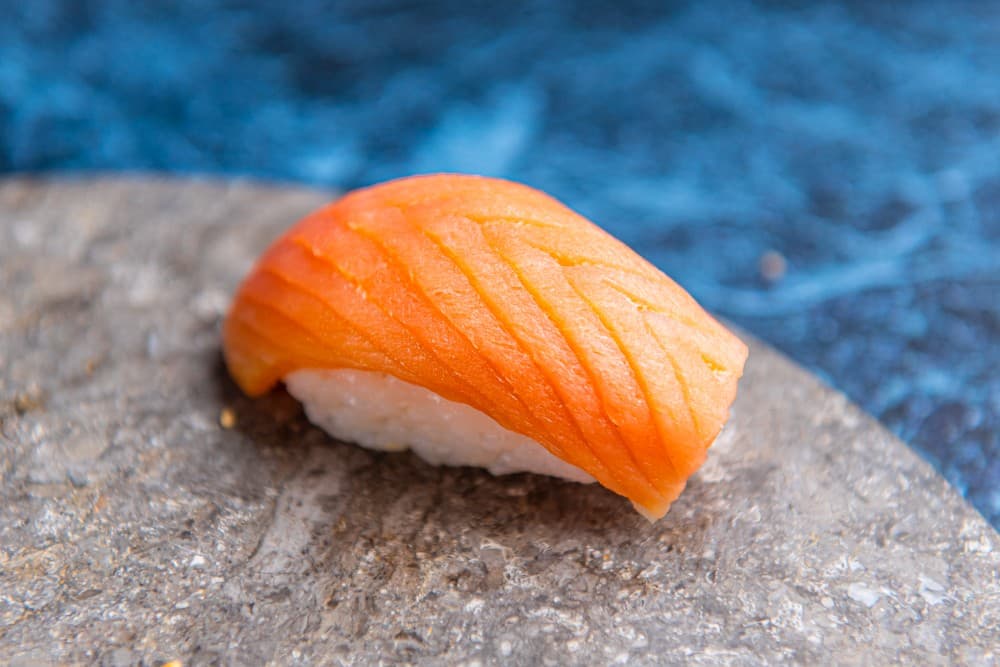 Cold smoked salmon Sushi 1 pc.