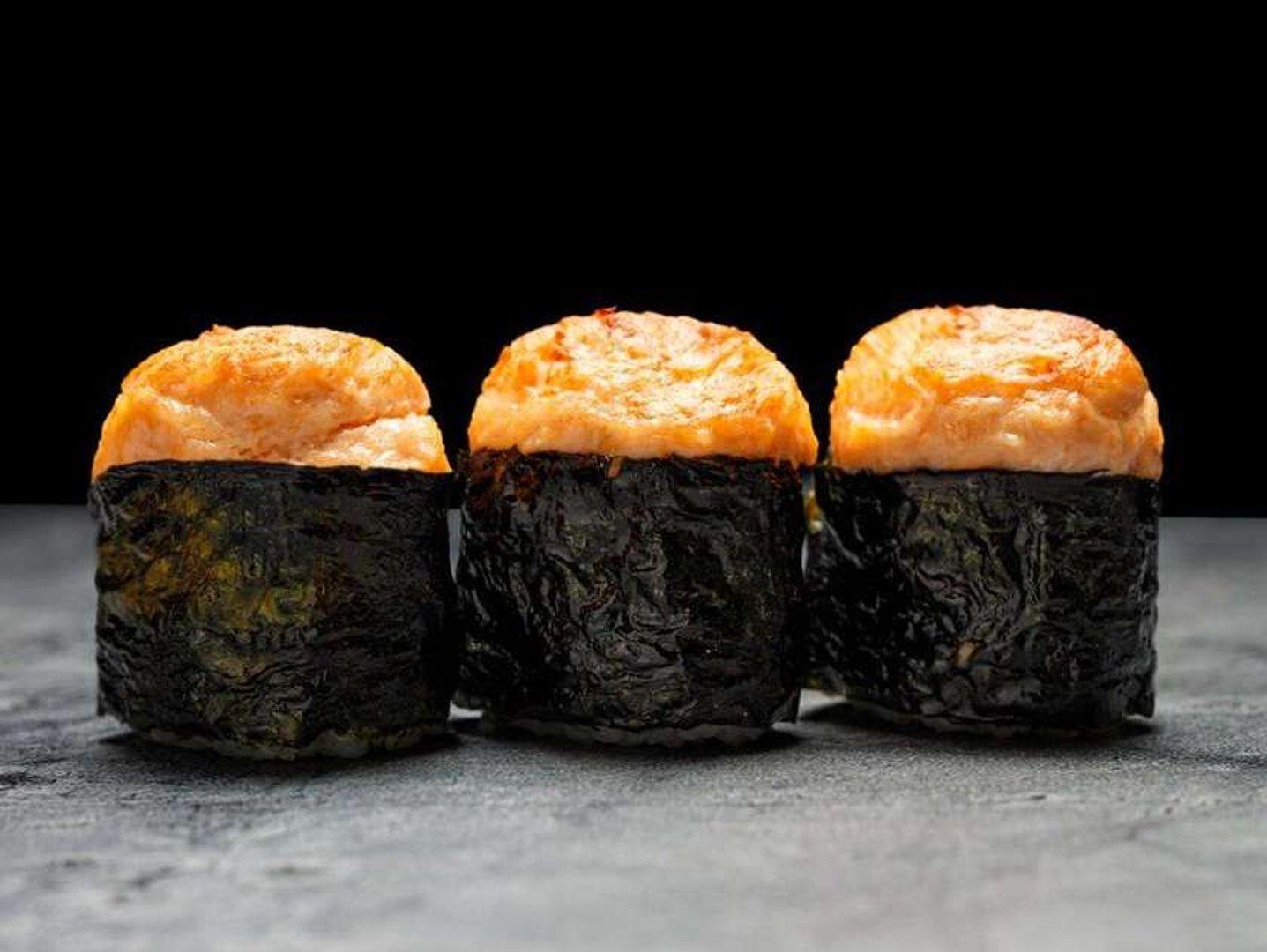 Backed salmon sushi 3 pcs