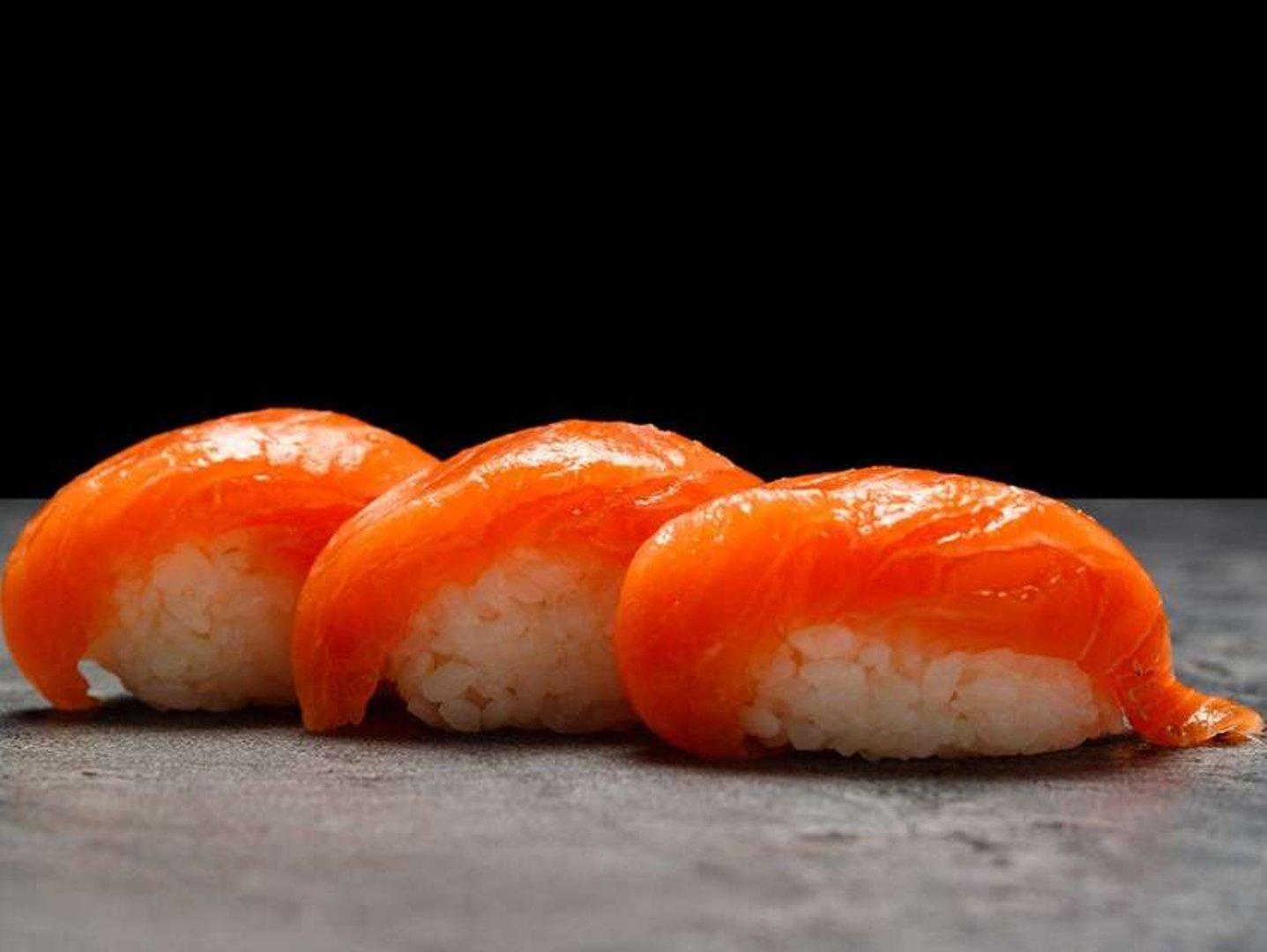Salmon sushi 3 psc