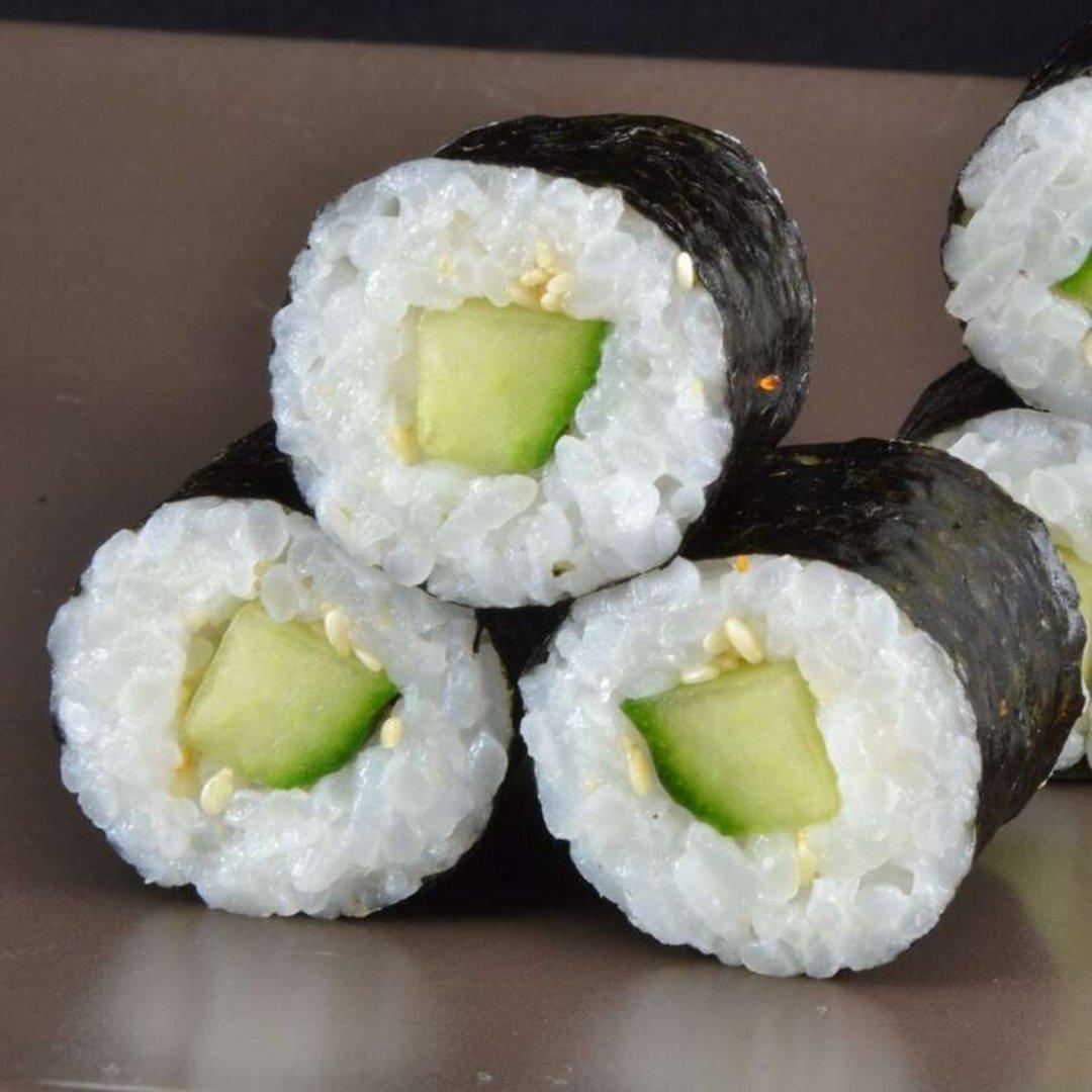 120. Cucumber maki 6 pcs
