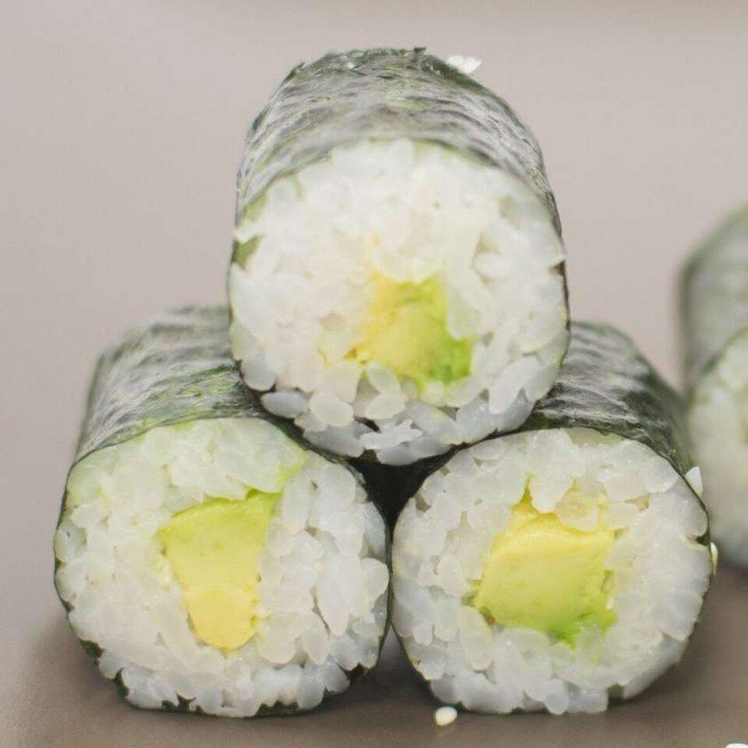 121. Avocado maki 6 pcs
