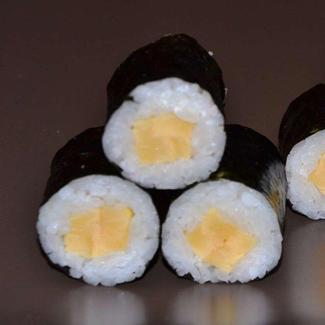 123. Tamago maki 6 pcs