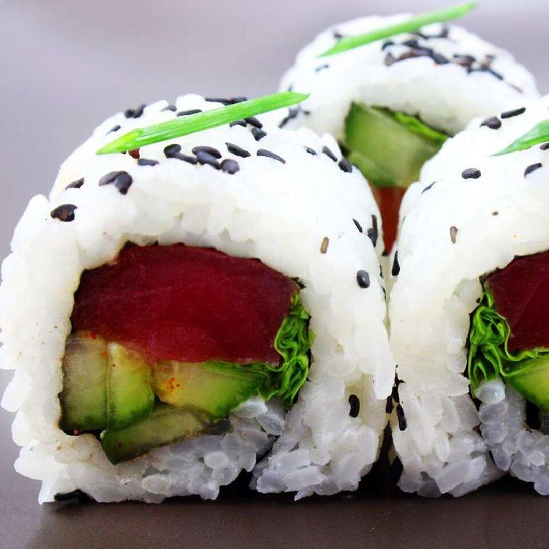 82. Spicy tuna maki 8 pcs