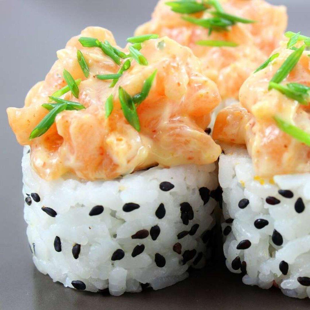 85. Spicy salmon tartar maki 8 pcs