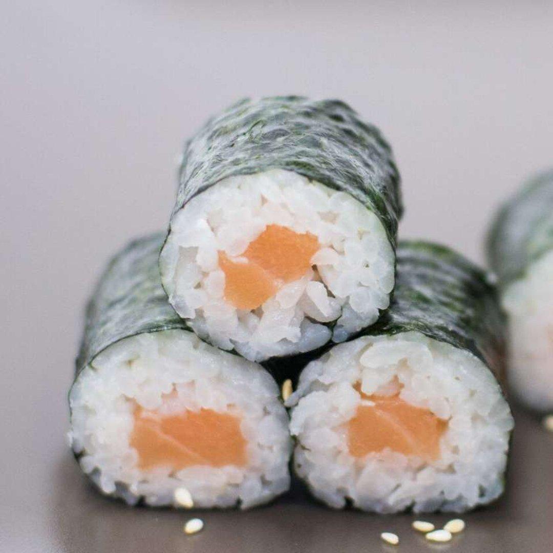 31. Salmon maki 6 pcs