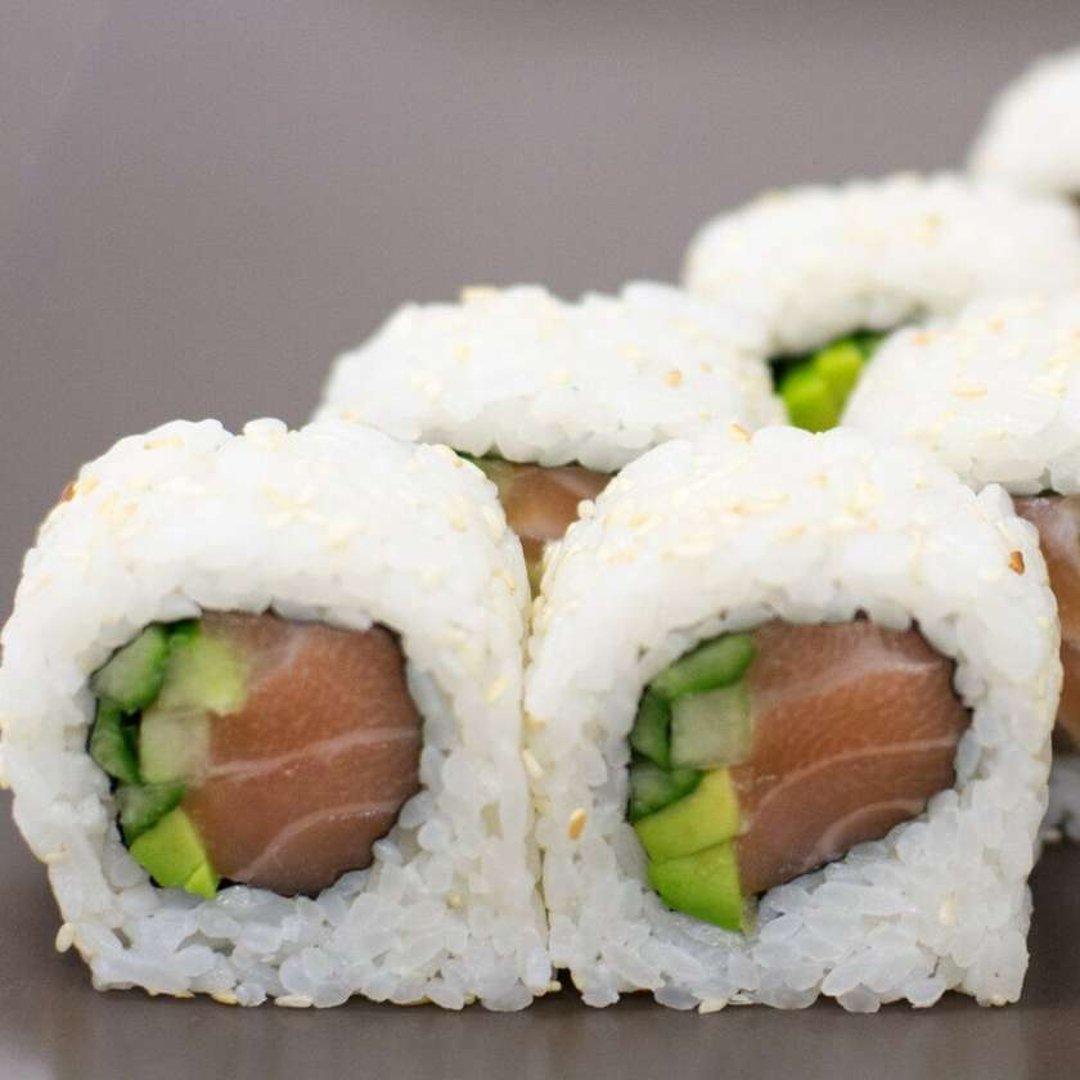 52. Salmon maki 8 pcs