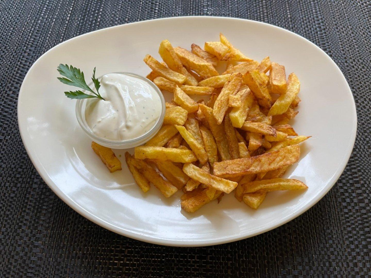 КАРТОФЕЛЬ ФРИ С СОУСОМ