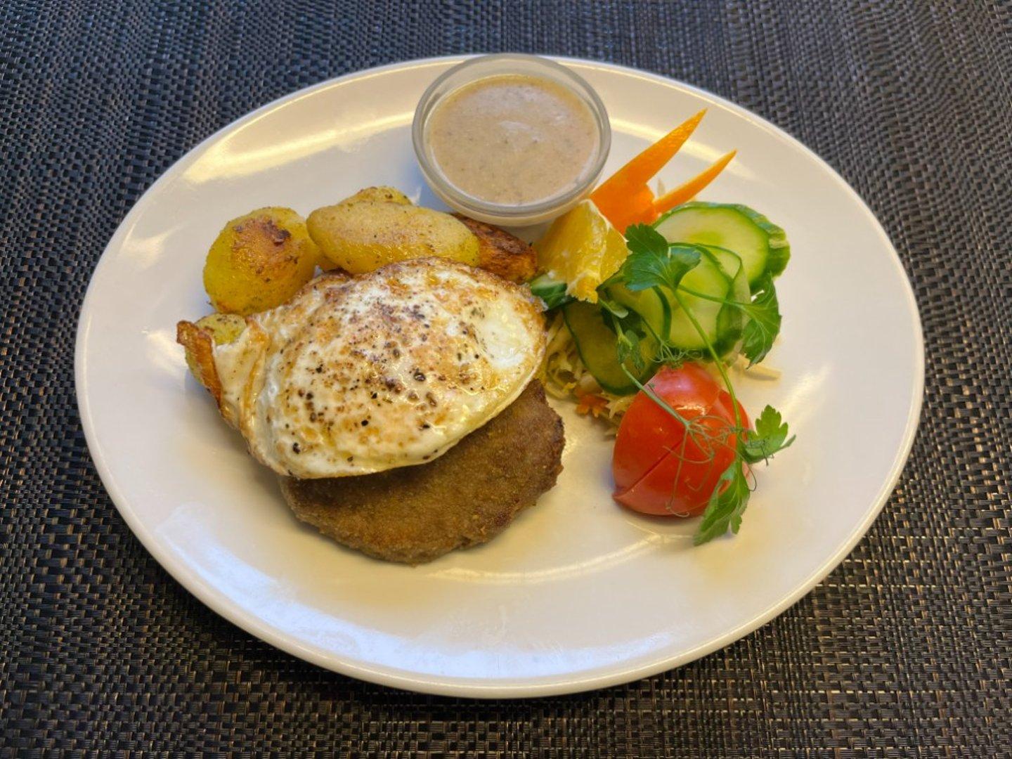 МЯСНОЙ РУЛЕТ С ЯЙЦОМ