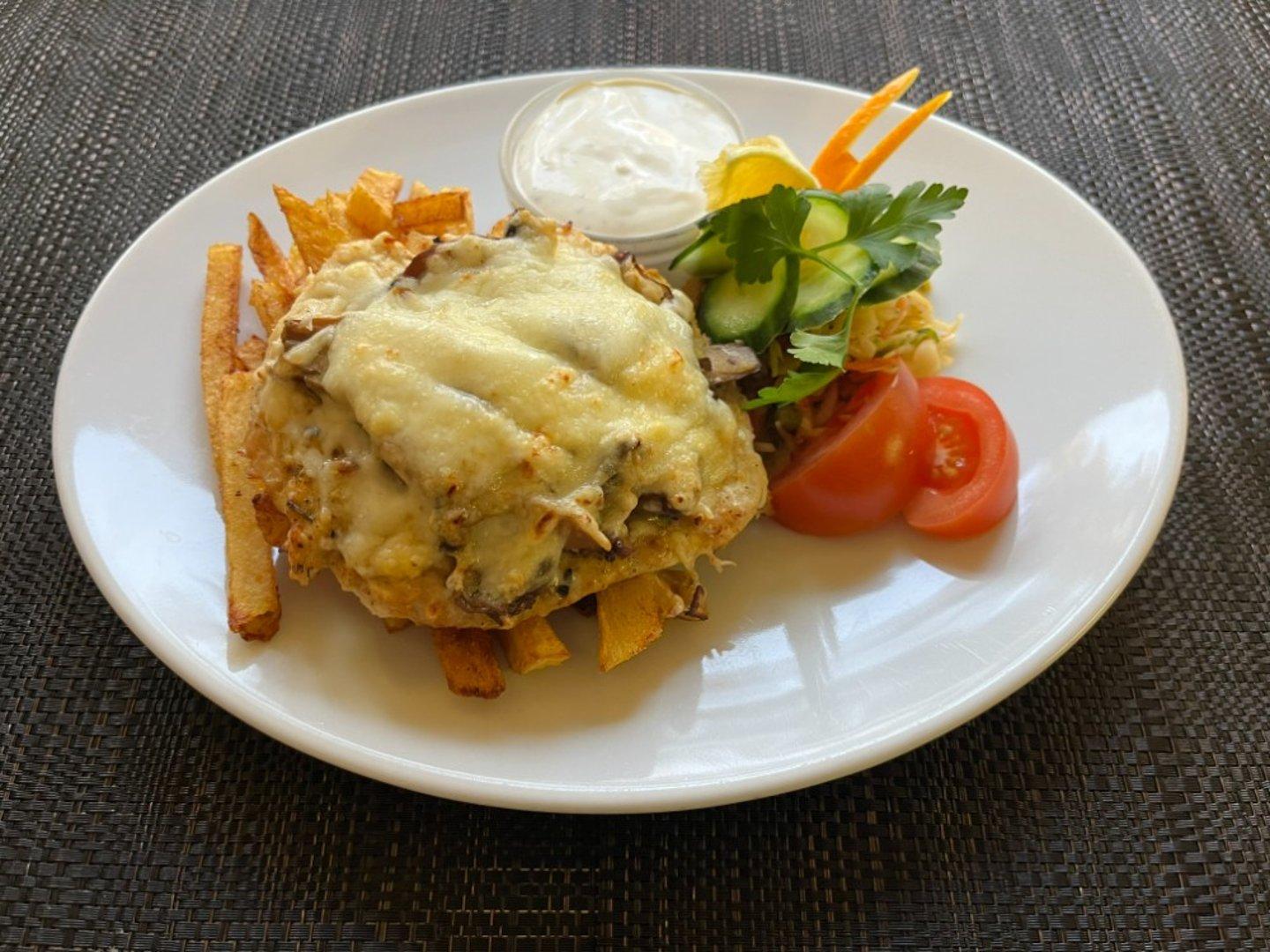 КУРИНОЕ ФИЛЕ С ГРИБАМИ И СЫРОМ