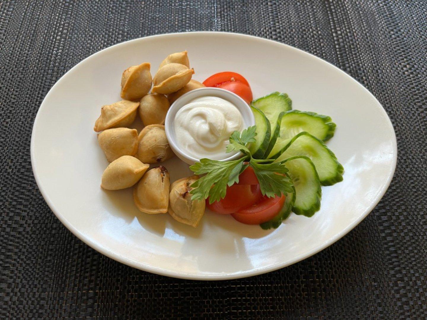 ПЕЛЬМЕНИ С СОУСОМ