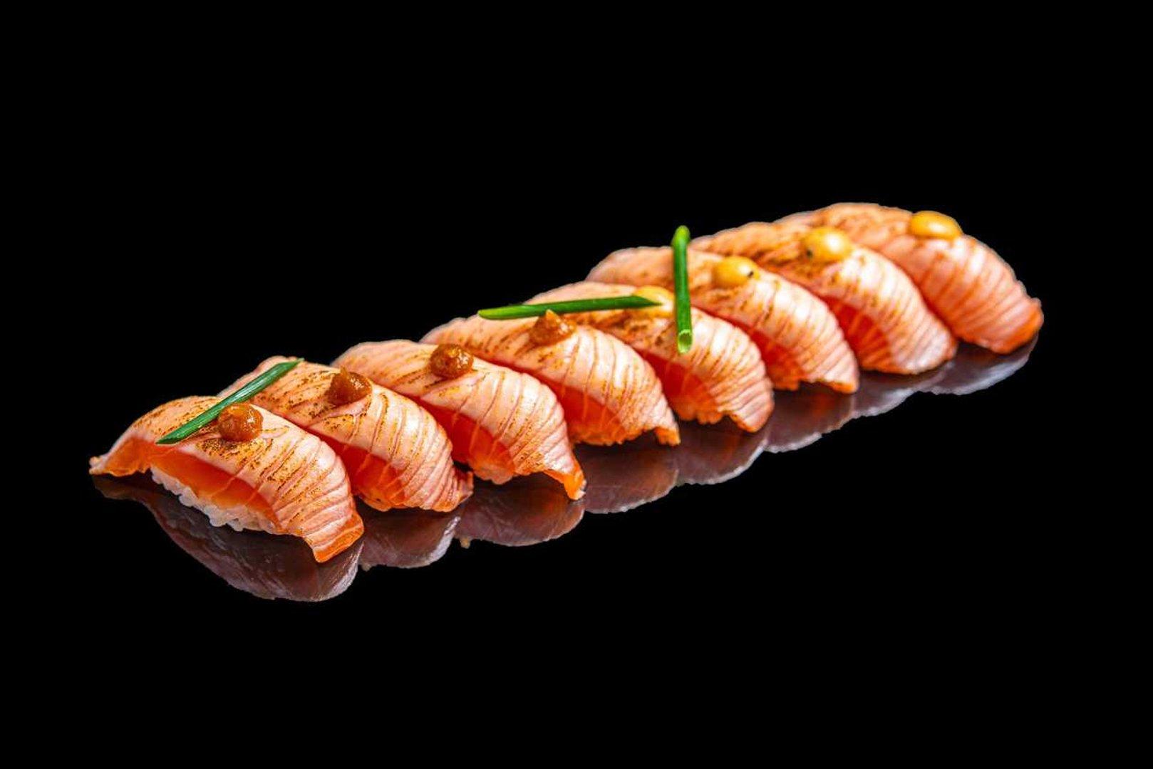 Aburi Salmon Nigiri Set (8tk)