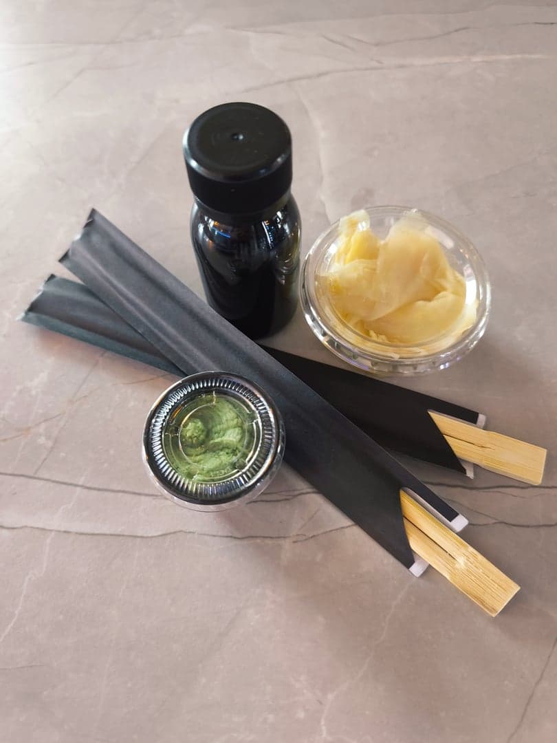 Soya/ginger/wasabi/chopstick for 2
