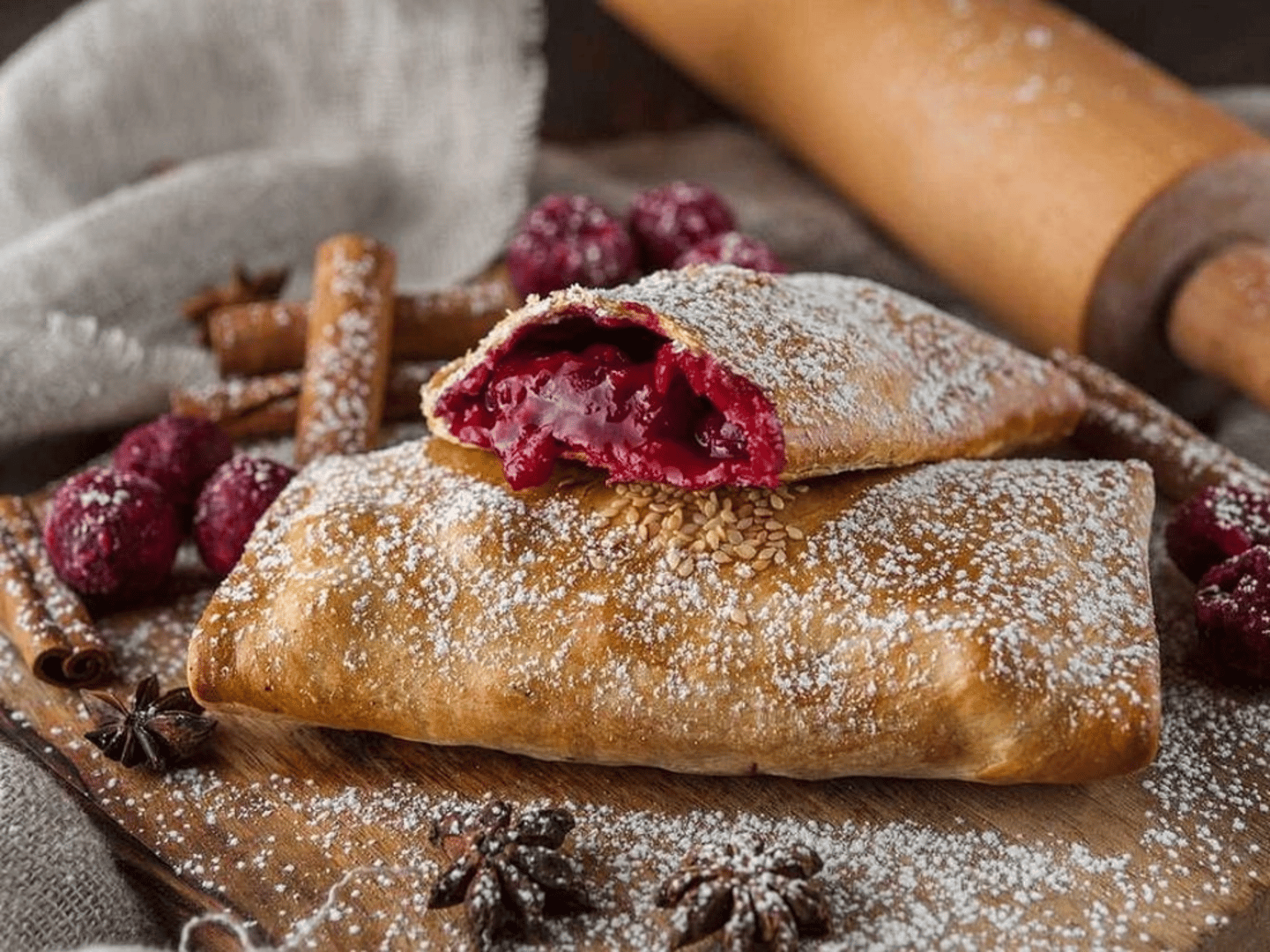 Самса с творогом и черникой