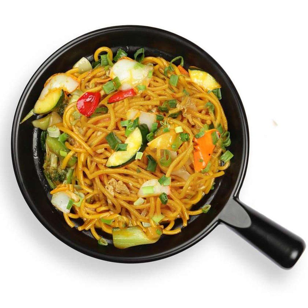240. Lo Mein nuudlid aedviljadega